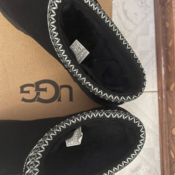 UGG Women's Tasman Slipper, size 8 - Picture 4 of 6